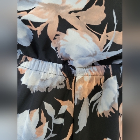 ASTR Surplice Front Romper in Black Size Small - Picture 5 of 10